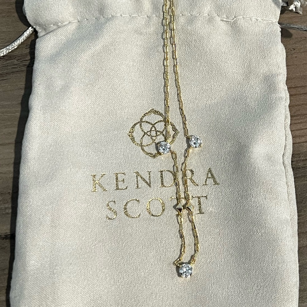 NWT. Kendra Scott Gold 3 stone necklace.